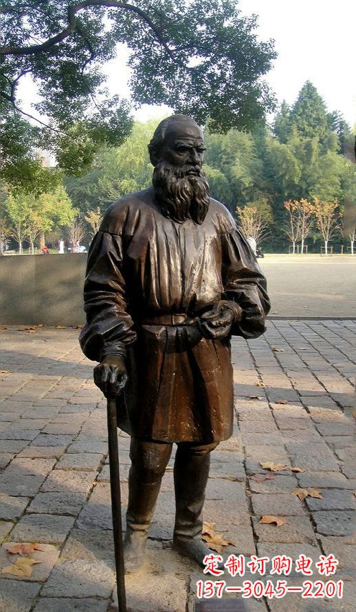 鹤壁战争与和平作家，著名西方文学名人托尔斯泰铜雕像