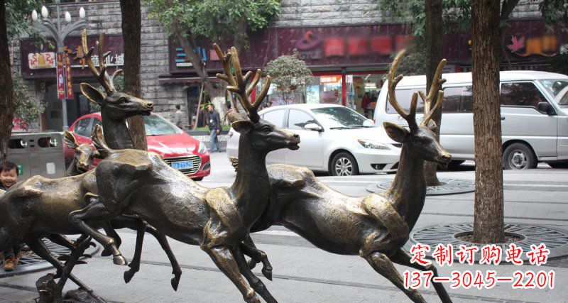 鹤壁奔跑的梅花鹿街边景观铜雕