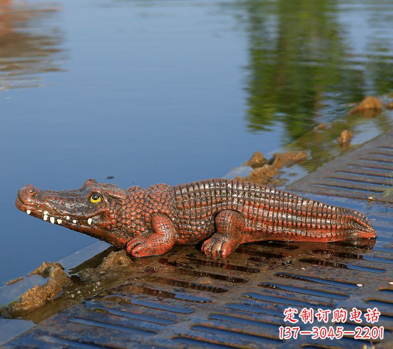 鹤壁玻璃钢仿真鳄鱼园林水景景观动物雕塑