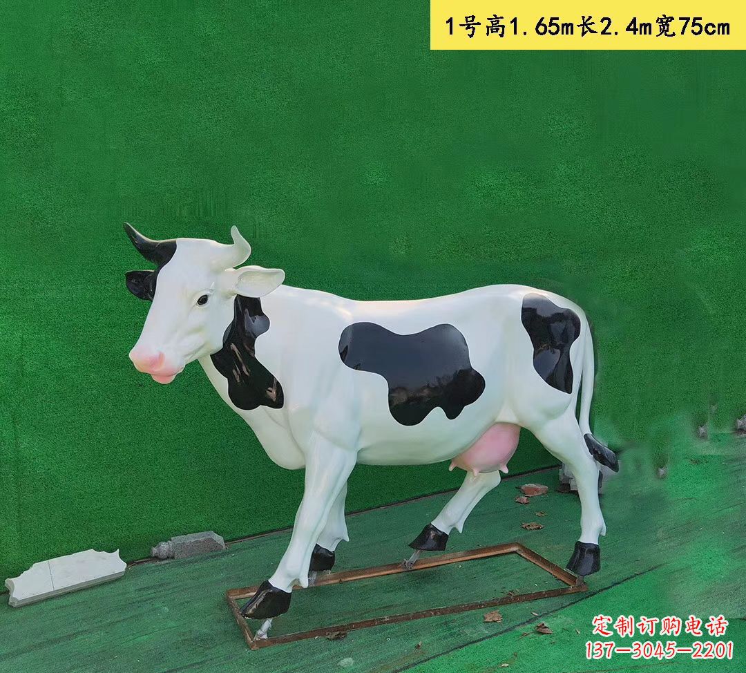 鹤壁玻璃钢仿真奶牛雕塑精致而可爱