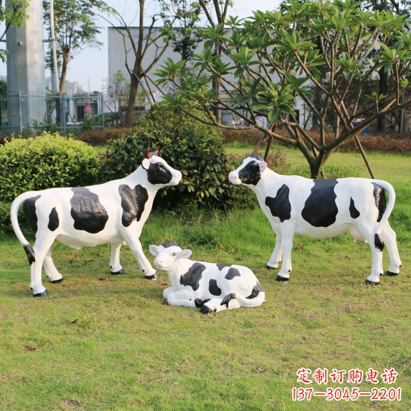 鹤壁玻璃钢仿真奶牛雕塑