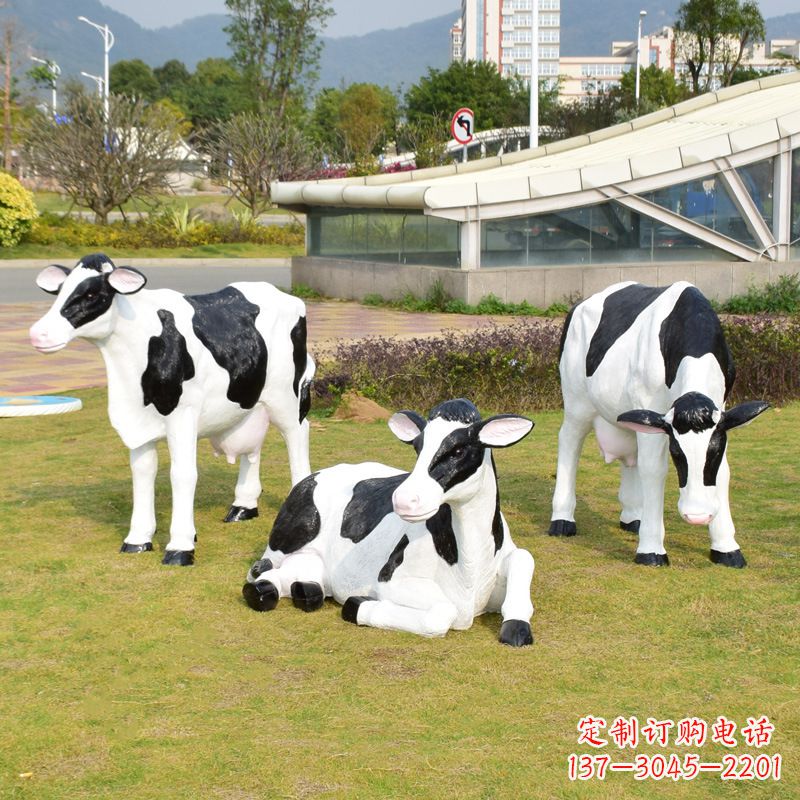 鹤壁玻璃钢奶牛雕塑给环境带来美丽