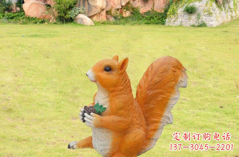 鹤壁玻璃钢制作的松鼠雕塑