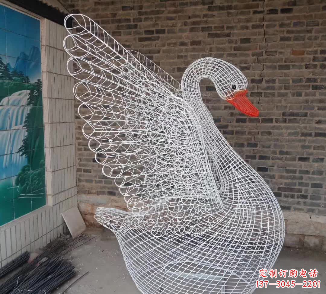 鹤壁不锈钢制天鹅雕塑象征着和谐与美好