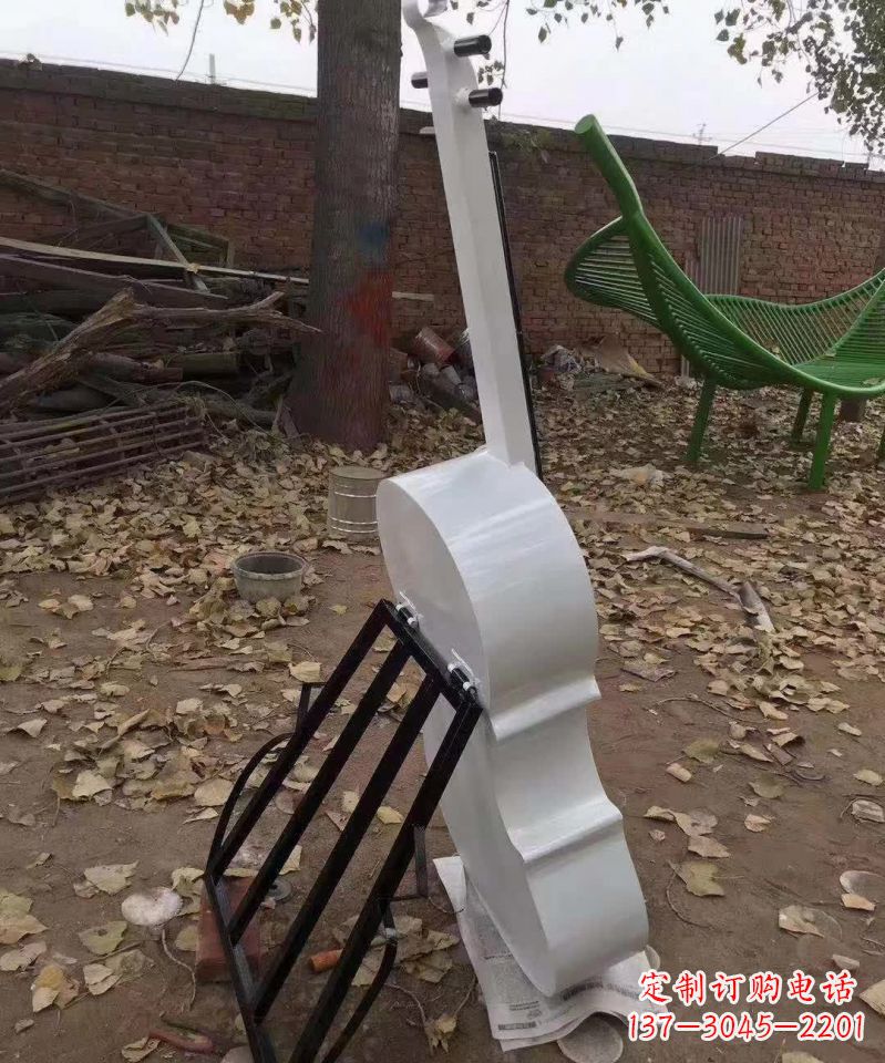 鹤壁不锈钢大提琴雕塑——古典音乐的艺术表现