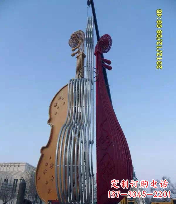 鹤壁不锈钢琵琶雕塑演奏着灵魂之音