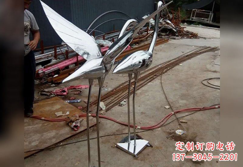鹤壁不锈钢仙鹤雕塑象征着美丽与和谐