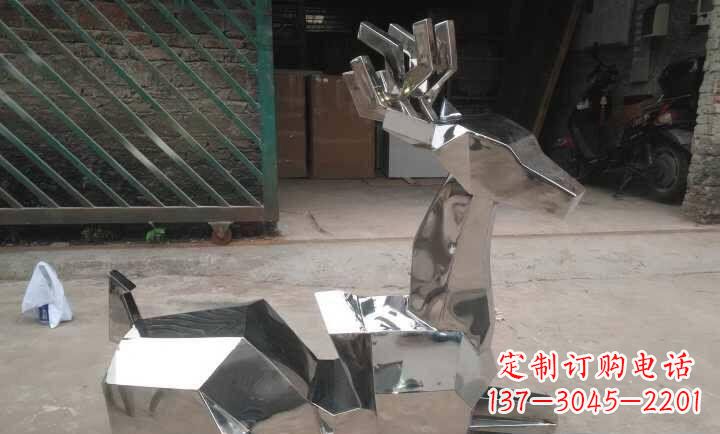 鹤壁不锈钢鹿雕塑艺术之美