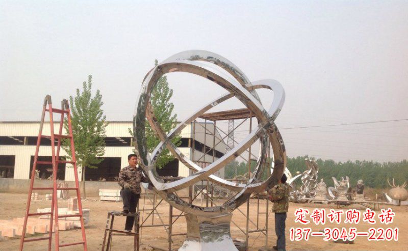 鹤壁不锈钢抽象圆环雕塑。