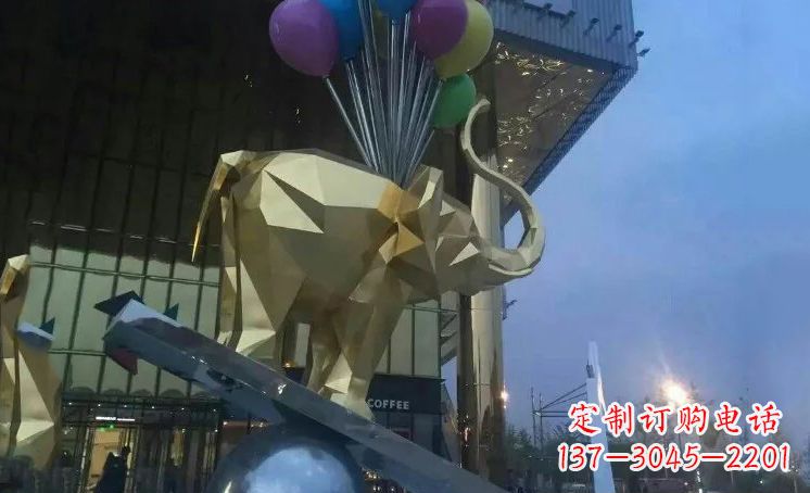 鹤壁大象踩高跷——点缀城市景观