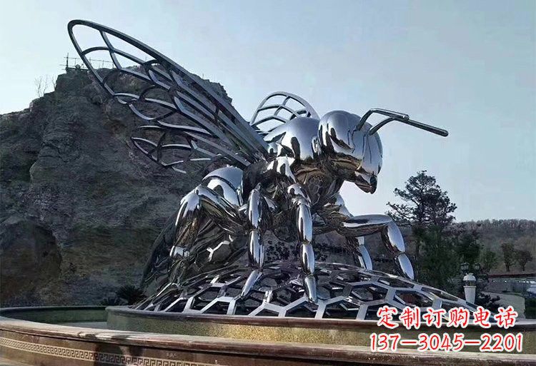 鹤壁不锈钢大型蜜蜂雕塑铸造出精美绝伦的艺术杰作