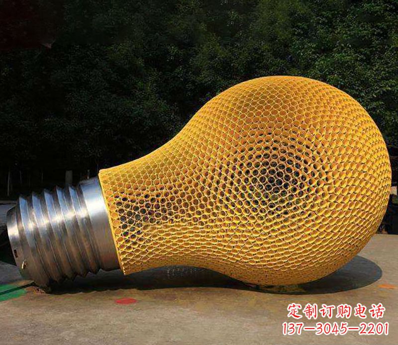 鹤壁不锈钢灯泡雕塑灯光下的美丽