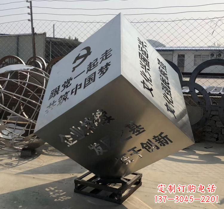 鹤壁不锈钢灯饰魔方雕塑——精妙艺术