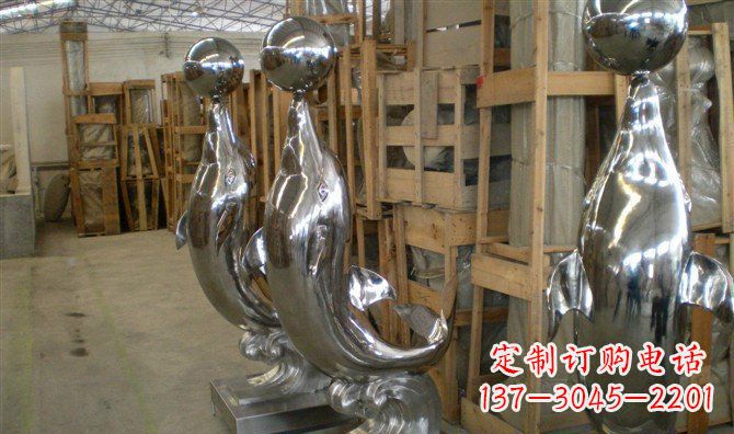 鹤壁不锈钢顶球海豚雕塑融合精美艺术与实用功能