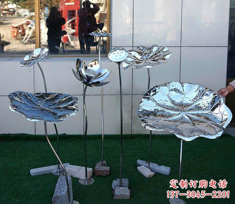 鹤壁不锈钢雕刻荷花美化环境