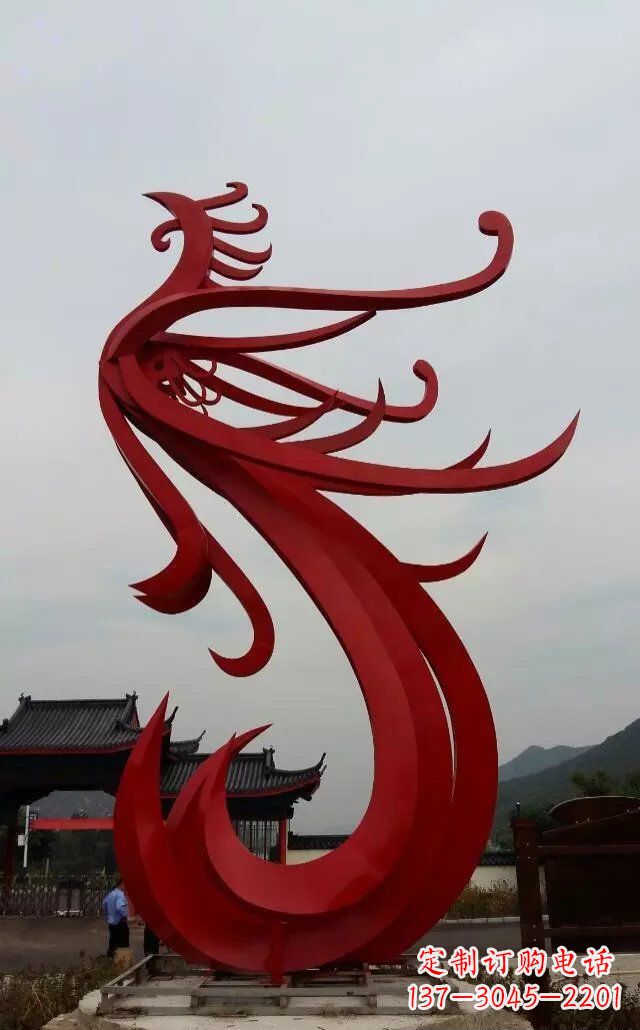 鹤壁凤凰雕塑象征着和平与繁荣