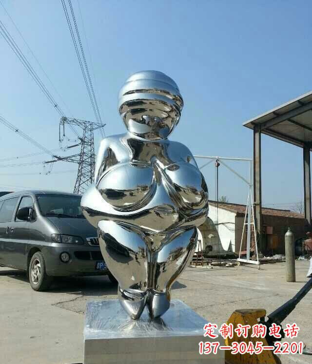 鹤壁女性之美不锈钢公园的女人雕塑