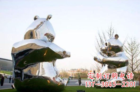 鹤壁不锈钢熊猫雕塑传递友谊与和平