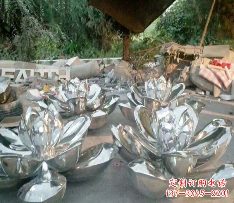 鹤壁不锈钢荷花雕塑给公园带来灿烂美景