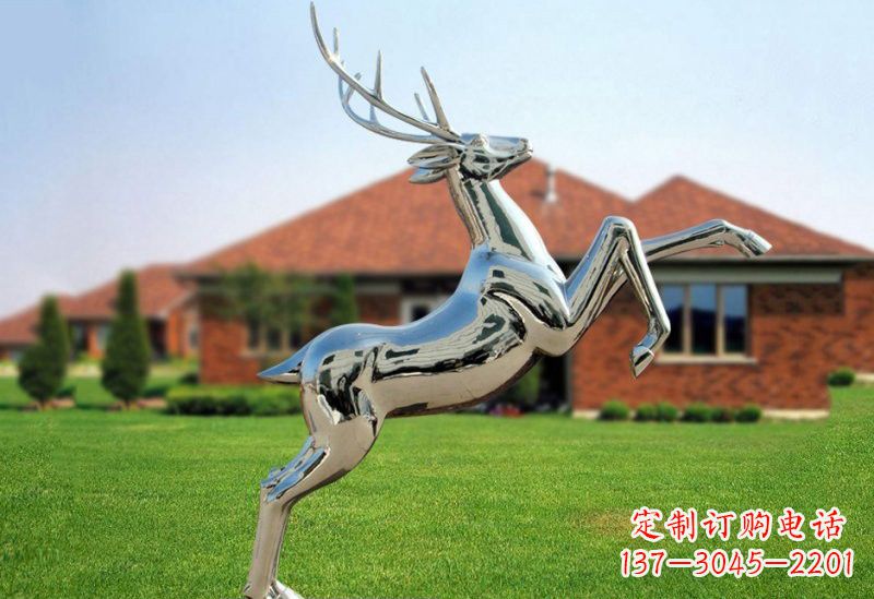 鹤壁梅花鹿雕塑 镜面反射着璀璨美景