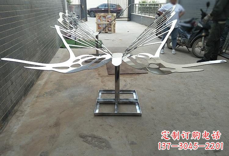 鹤壁非凡之美不锈钢公园的蝴蝶雕塑