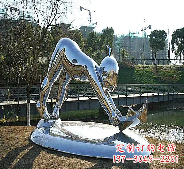 鹤壁不锈钢公园里的儿童雕塑