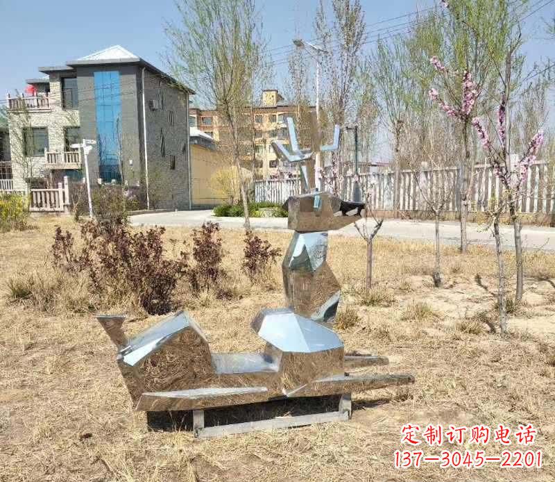 鹤壁不锈钢公园小鹿雕塑给公园带来温馨气息
