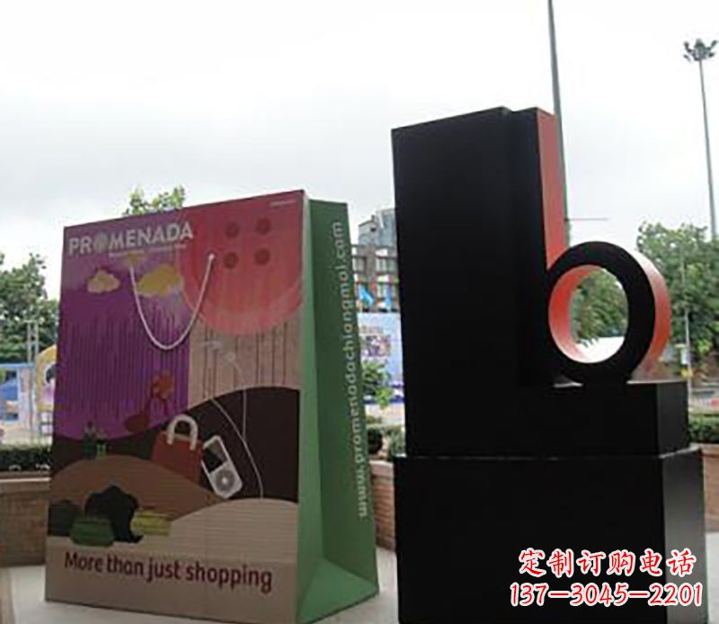 鹤壁不锈钢购物袋雕塑为公园带来现代风格