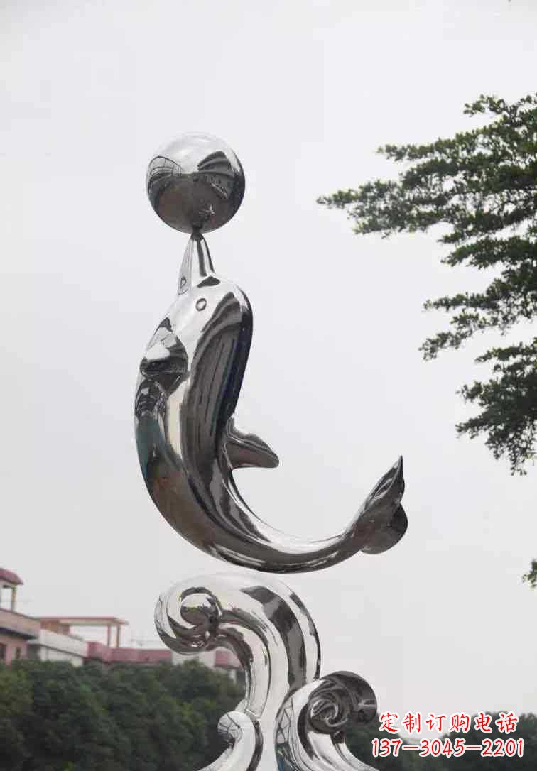 鹤壁海豚雕塑增添不锈钢广场的魅力