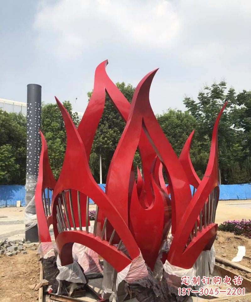 鹤壁不锈钢树叶雕塑美丽而持久的艺术