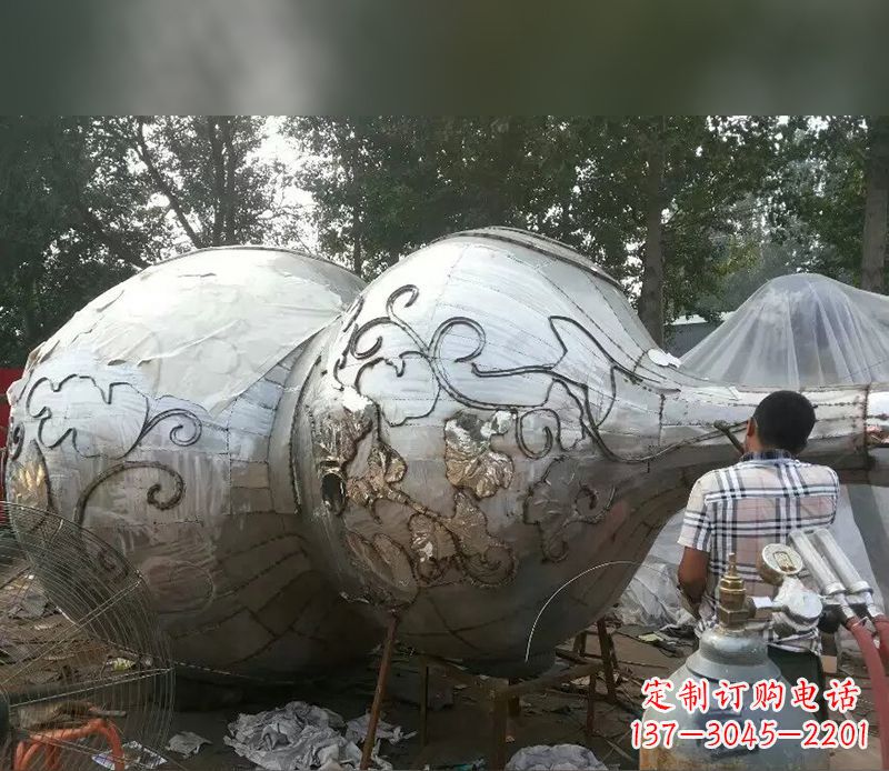 鹤壁不锈钢葫芦雕塑精美绝伦