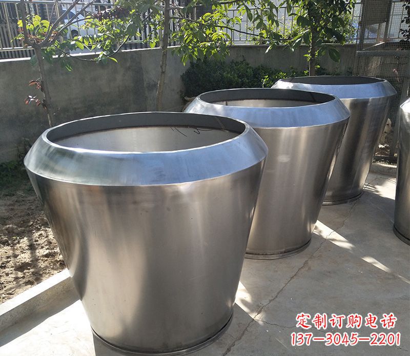 鹤壁不锈钢花盆雕塑给你的家园增添一份独特的美