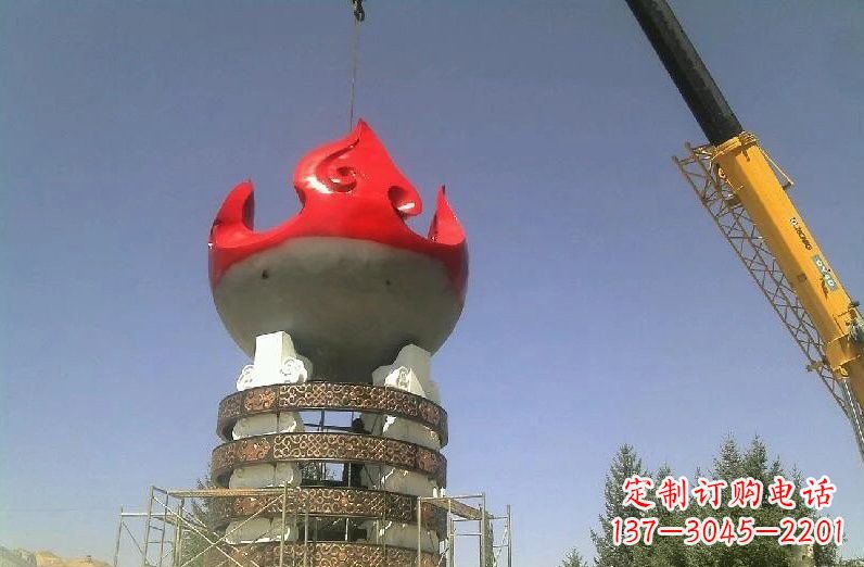 鹤壁不锈钢火炬雕塑象征着永恒的精神
