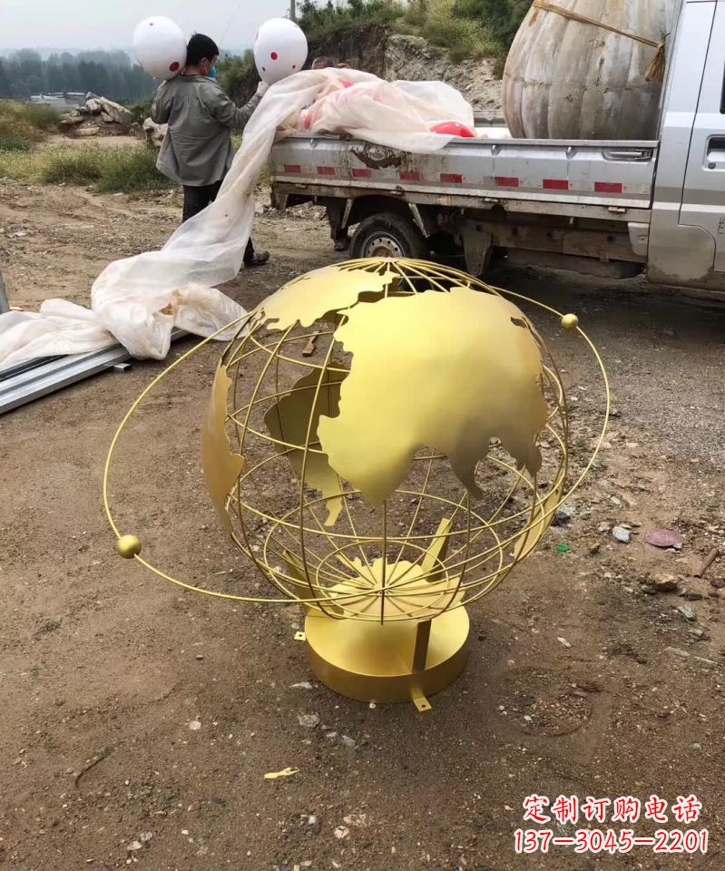 鹤壁不锈钢金属校园地球仪雕塑把环保理念展现在校园