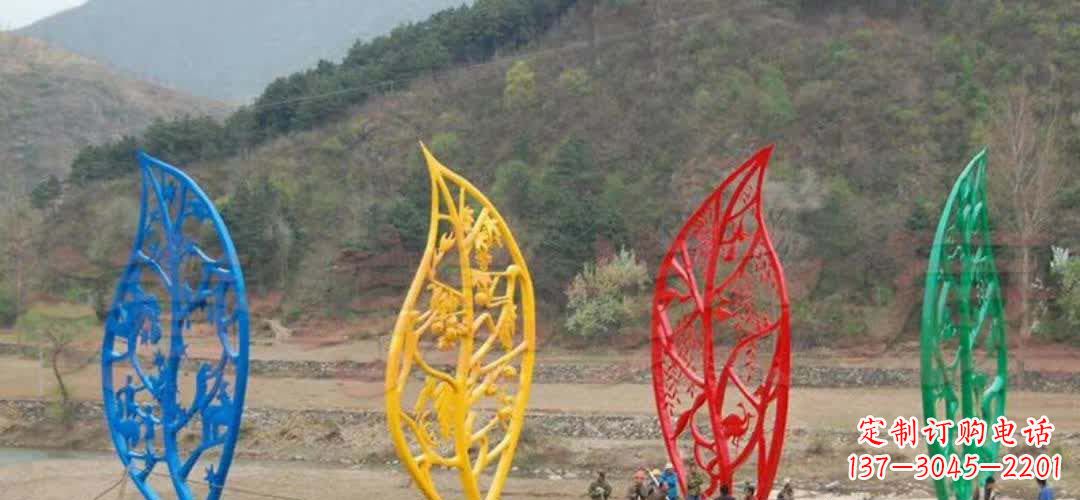 鹤壁不锈钢景区镂空树叶雕塑——美妙的自然之美