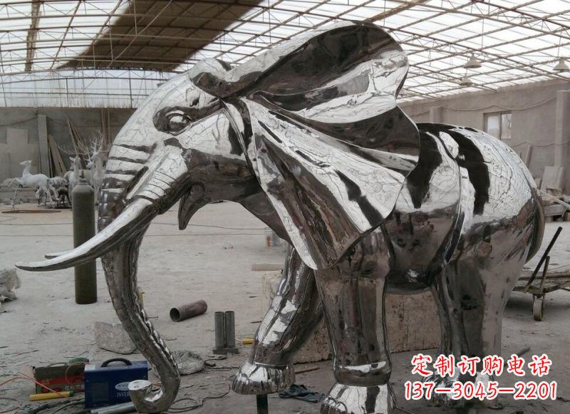 鹤壁不锈钢镜面大象雕塑——独特的艺术精品