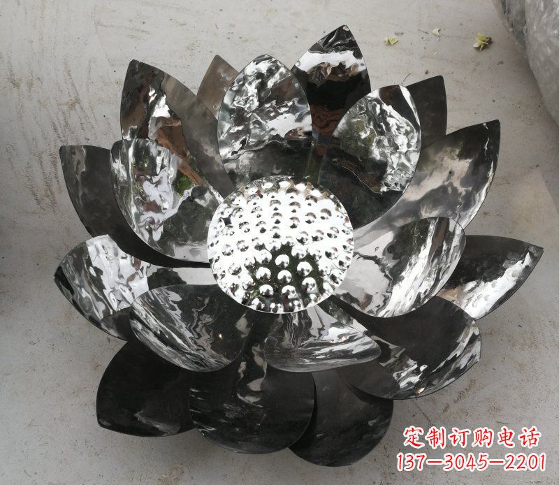 鹤壁不锈钢镜面的荷花雕塑——彰显美丽与恬静