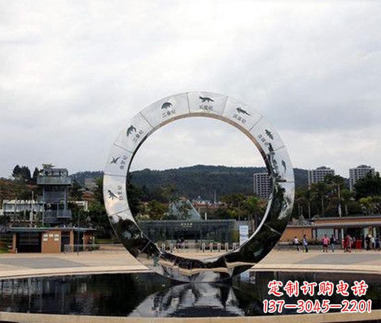 鹤壁恐龙圆环雕塑让恐龙永久存在