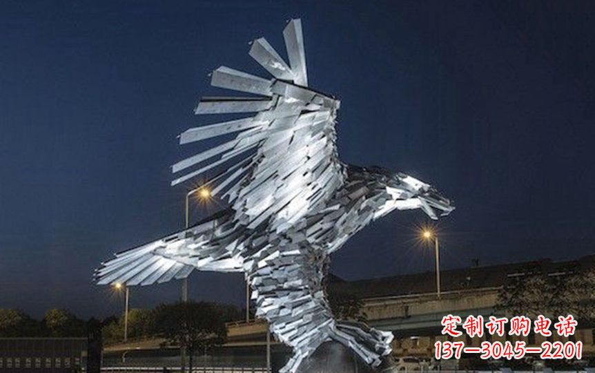 鹤壁金色老鹰展翅飞翔——不锈钢老鹰抓球广场景观雕塑