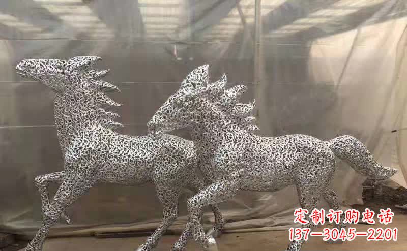 鹤壁不锈钢马雕塑精美而又富有动感