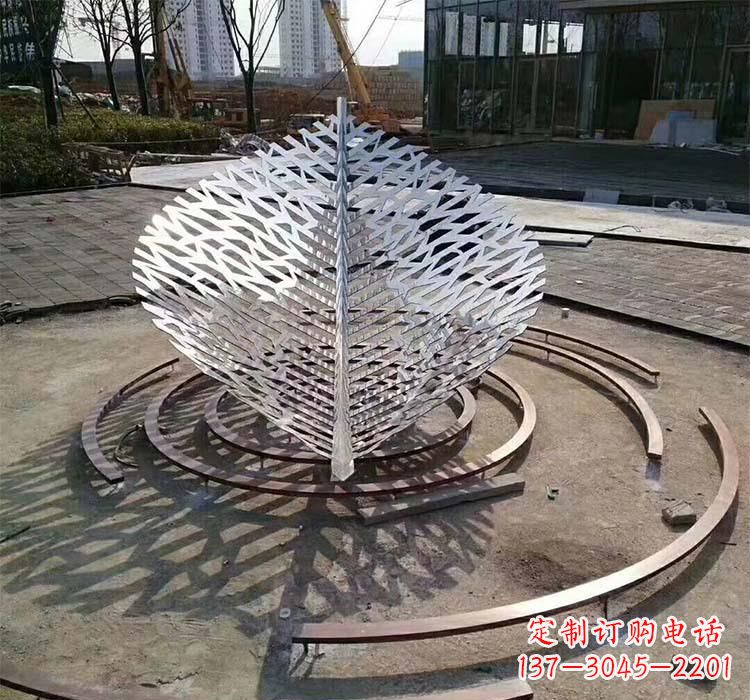 鹤壁不锈钢镂空树叶雕塑——给环境带来美丽