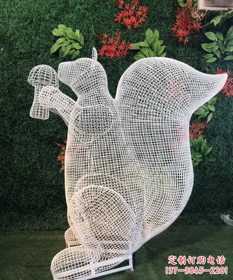 鹤壁不锈钢松鼠雕塑展现自然的美