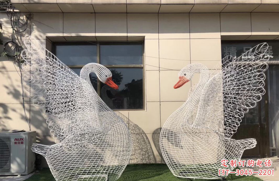 鹤壁不锈钢镂空天鹅雕塑象征着美丽的永恒