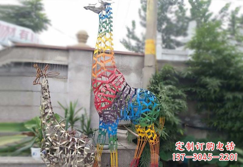 鹤壁长颈鹿雕塑优雅而古典的艺术