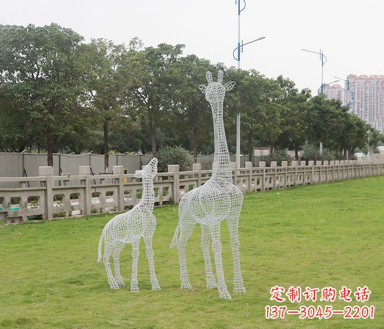 鹤壁精美的不锈钢长颈鹿雕塑