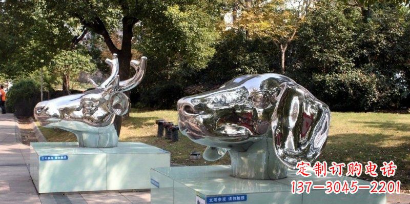鹤壁狗头公园不锈钢鹿和狗雕塑