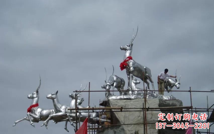 鹤壁不锈钢动物雕塑——美丽宁静的自然之美