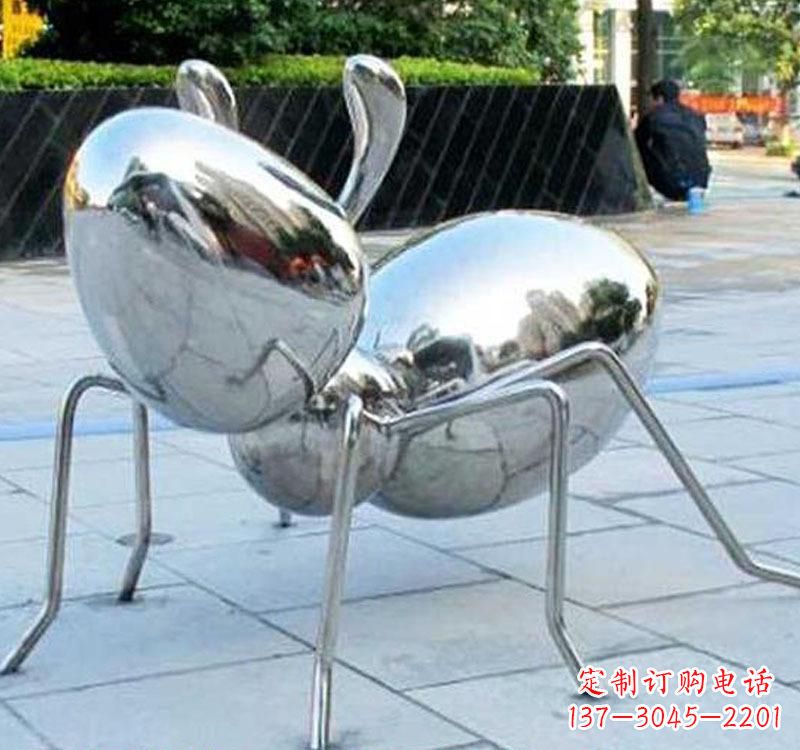 鹤壁不锈钢蚂蚁雕塑一座象征努力的艺术作品
