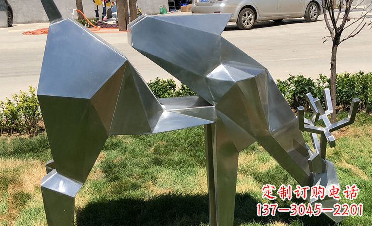 鹤壁不锈钢梅花鹿雕塑给公园带来美丽风景