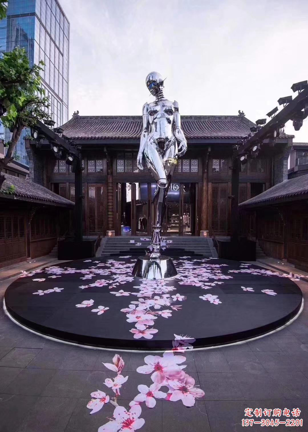 鹤壁美女雕塑点亮城市之美